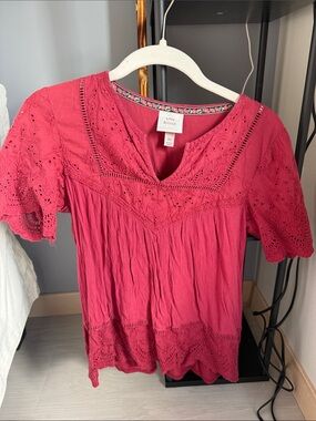 Knox Rose Raspberry Eyelet Peasant Blouse